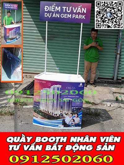 nhân viên tư vấn nhà đất bằng quầy booth nhựa