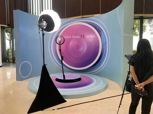 Photobooth 360 Độ Cao Cấp: Tiêu Chuẩn Mới Cho Sự Kiện Luxury & Trải Nghiệm Khách VIP - ĐT: 0912502060 thue-buc-xoay-360-photoboth