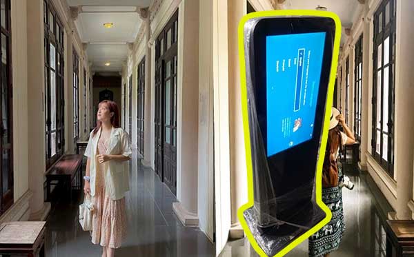 khung Standee điện tử phù hợp cho tòa nhà cổ thư viện khu di tích