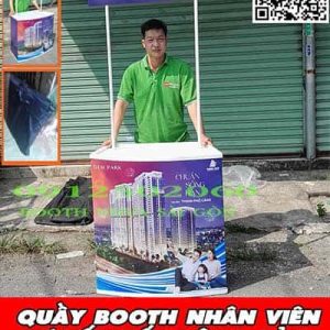 hình ảnh phía trước booth nhựa