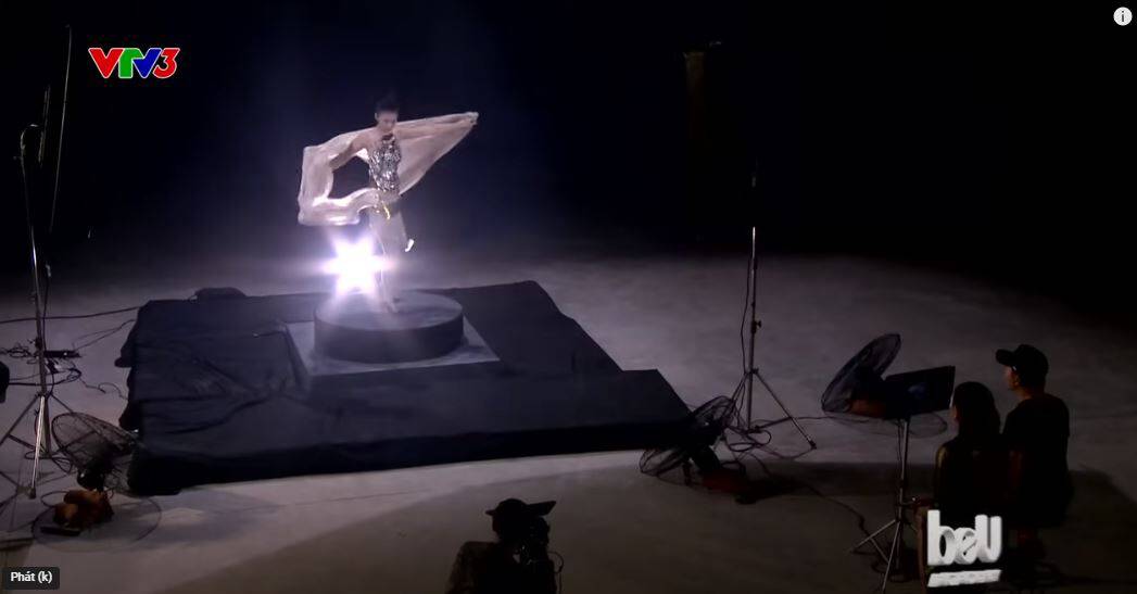 Chup ảnh siêu đẹp-bục xoay tròn 360 độ